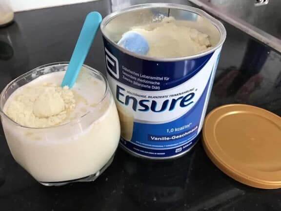 Cách sử dụng sữa Ensure cho người già