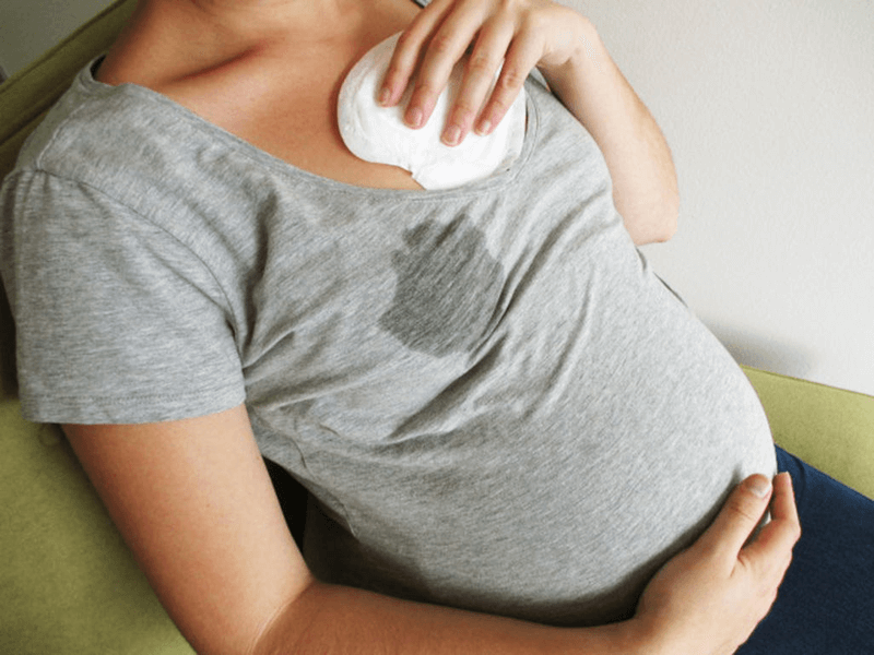 Có nên nặn sữa non khi mang thai
