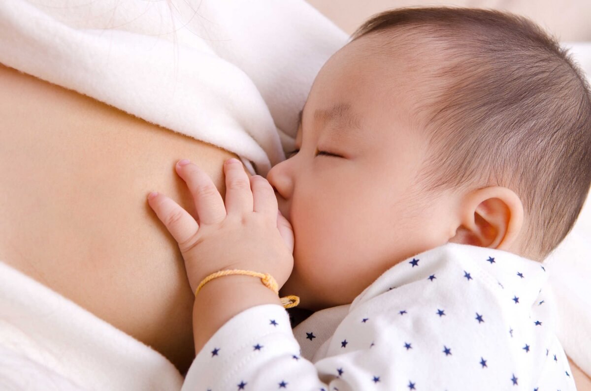Những thông tin cần biết khi nuôi con bằng sữa mẹ