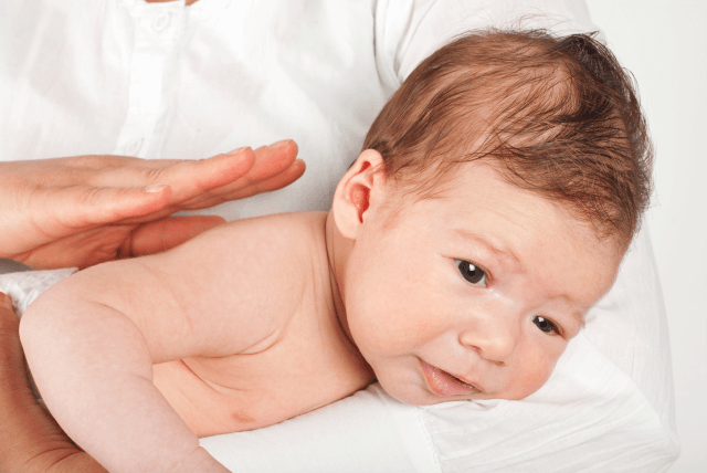 Cách khắc phục trẻ sơ sinh bị trớ sữa